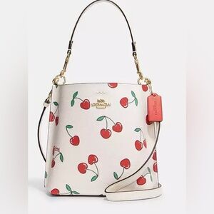 COACH Mollie Bucket 22 Heart Cherry Print 🍒